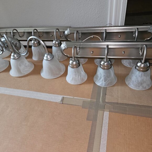 QUORUM HOME COLLECTION 4-LIGHT 30" W TRANSITIONAL SATIN NICKEL VANITY FIXTURE - Picture 2 of 5